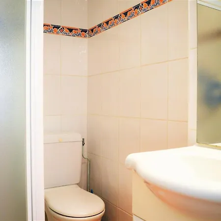 2p Avec Terrasse, Jardin Et Piscine - Le Lavandou, 4 Couchages, Parking Inclus - Fr-1-251-573 Apartment *