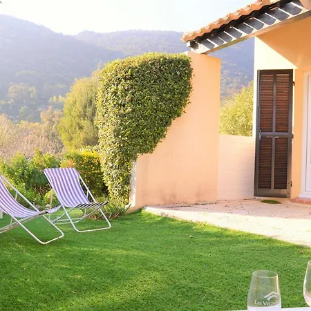 2p Avec Terrasse, Jardin Et Piscine - Le Lavandou, 4 Couchages, Parking Inclus - Fr-1-251-573 *
