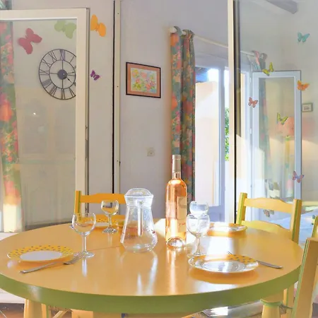 2p Avec Terrasse, Jardin Et Piscine - Le Lavandou, 4 Couchages, Parking Inclus - Fr-1-251-573